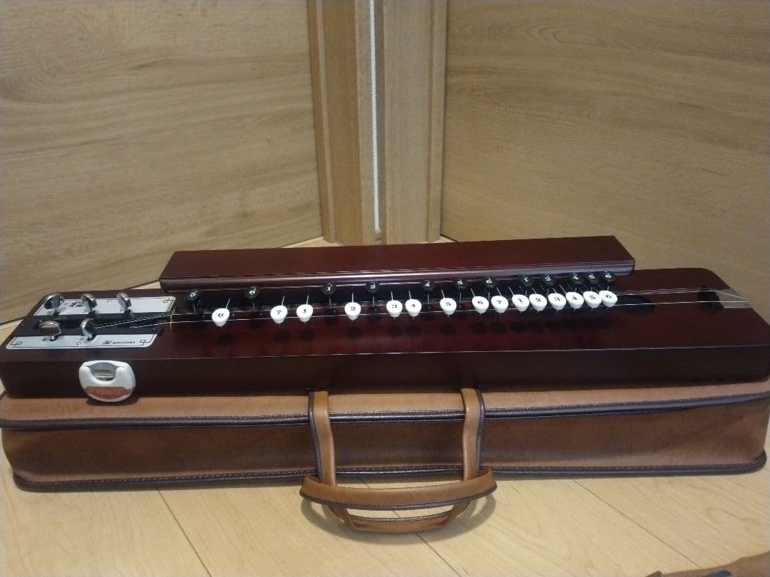 極美品】大正琴 スズキ 特松 SUZUKI 特製 松 譜面代付 - メルカリ