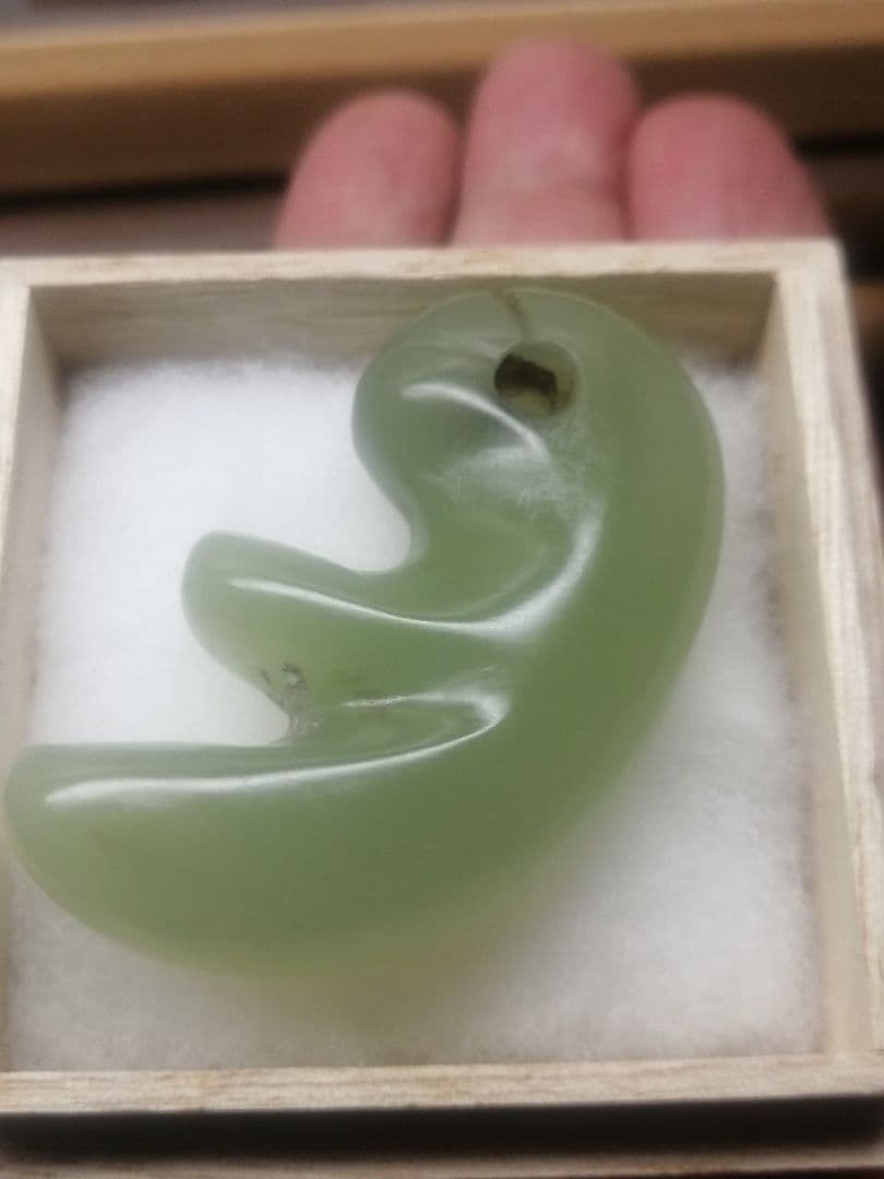 ★古墳期『糸魚川翡翠勾玉』出土品　5.50cm　『超琅玕翡翠』本物。儀式勾玉です