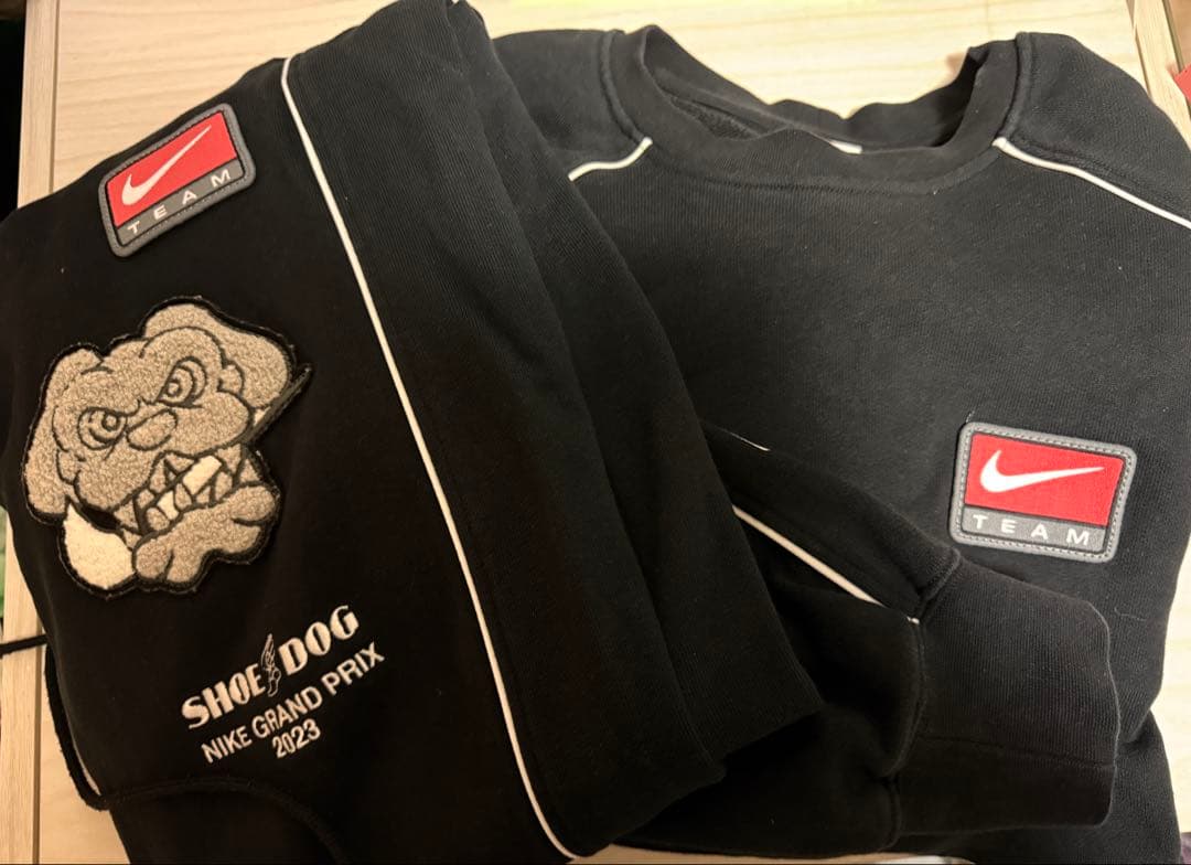 Nike Shoe Dog Nike Grand Prix 2023 スウェット Nike Grand Prix 2023 Shoe Dog Fleece Black Graphic Crewneck