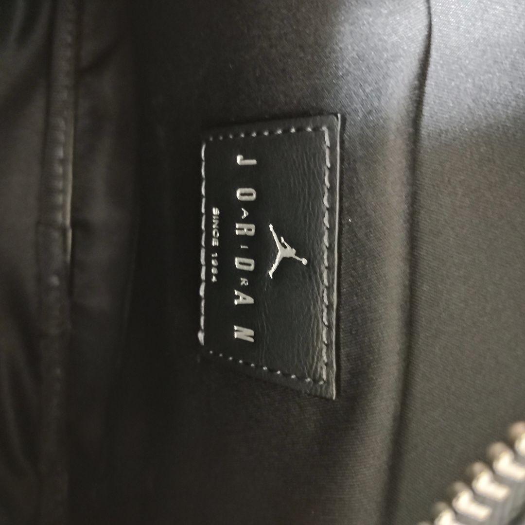 ジョーダンJORDANモノグラム ミニ メッセンジャーバッグ (3.6L)