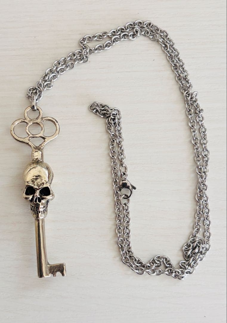 ジョニー・デップ愛用 ブルーベイヤーデザイン スカルキーネックレス ジョニー・デップ愛用 ブルーベイヤーデザイン スカルキーネックレス