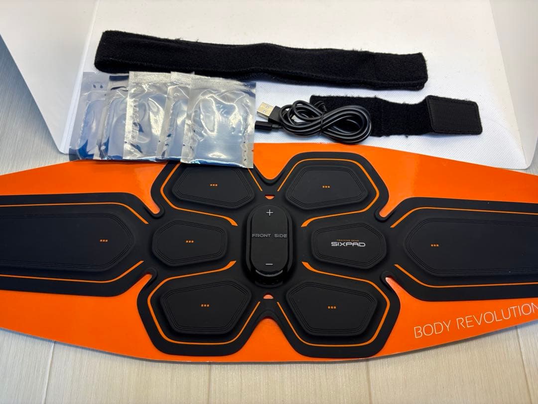 【週末セール】【美品】シックスパッド　アブズベルト　S/M/L シックスパッド アブズベルト S/M/L ＋ 高電導ジェルシート