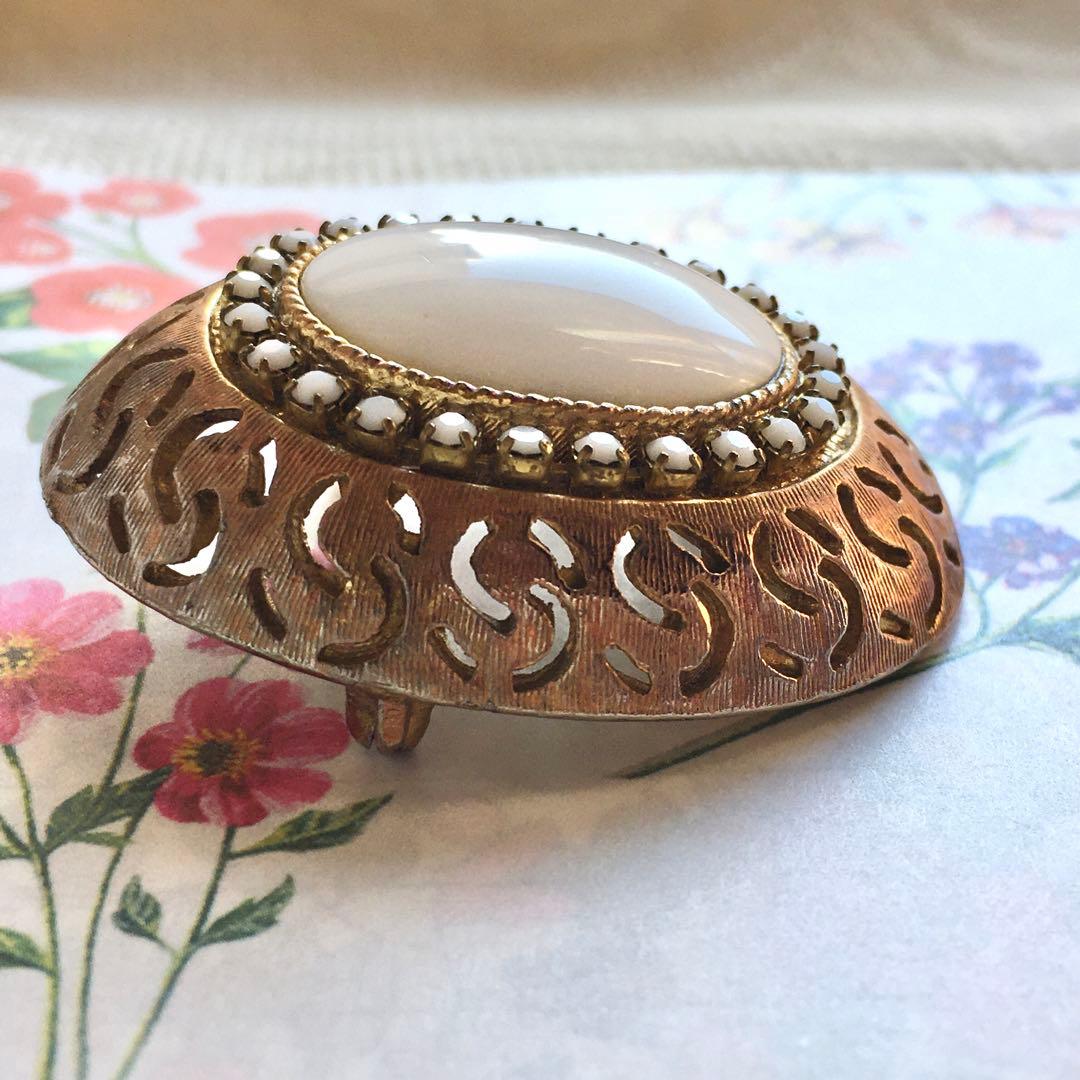 fumi様☆#4300 HAR ヴィンテージ ブローチ オーバル ミルクガラス