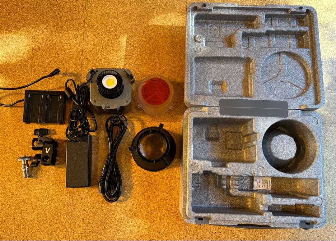 アプチャー60X Aputure LightStorm 60X｜撮影機材レンタルからEDIT・MA作業まで24時間