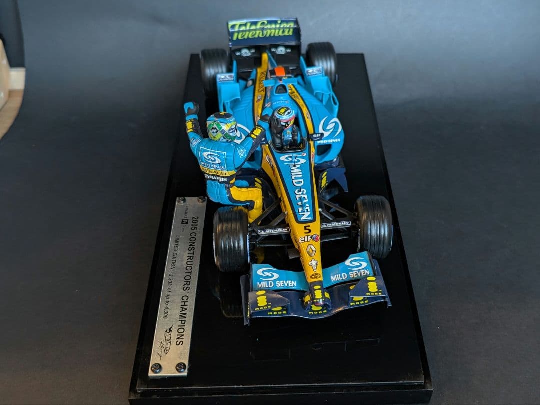 ホットウィール 1/18 ルノー R25 アロンソ 2005 チャンピオン - メルカリ