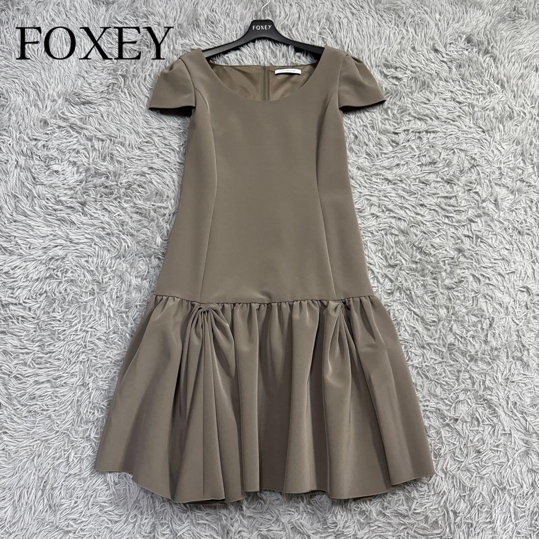 美品✨フォクシー ギャザーフレアワンピース 半袖 ラウンドネック エスプレッソ 美品✨フォクシー ギャザーフレアワンピース 半袖 ラウンドネック