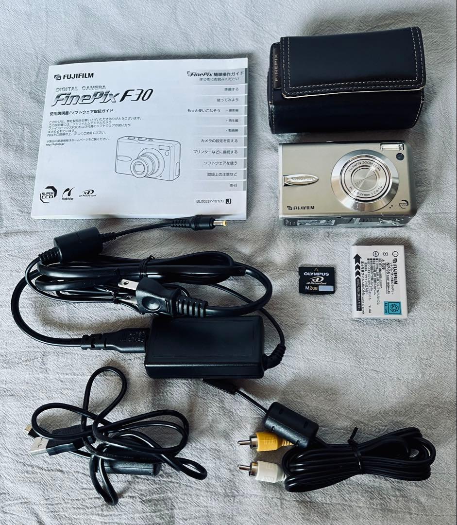 FUJIFILM デジカメ FinePiex F30 ゴールド Fuji Fujifilm FinePix F30 6.3MP Gold Digital Point & Shoot [EXC]