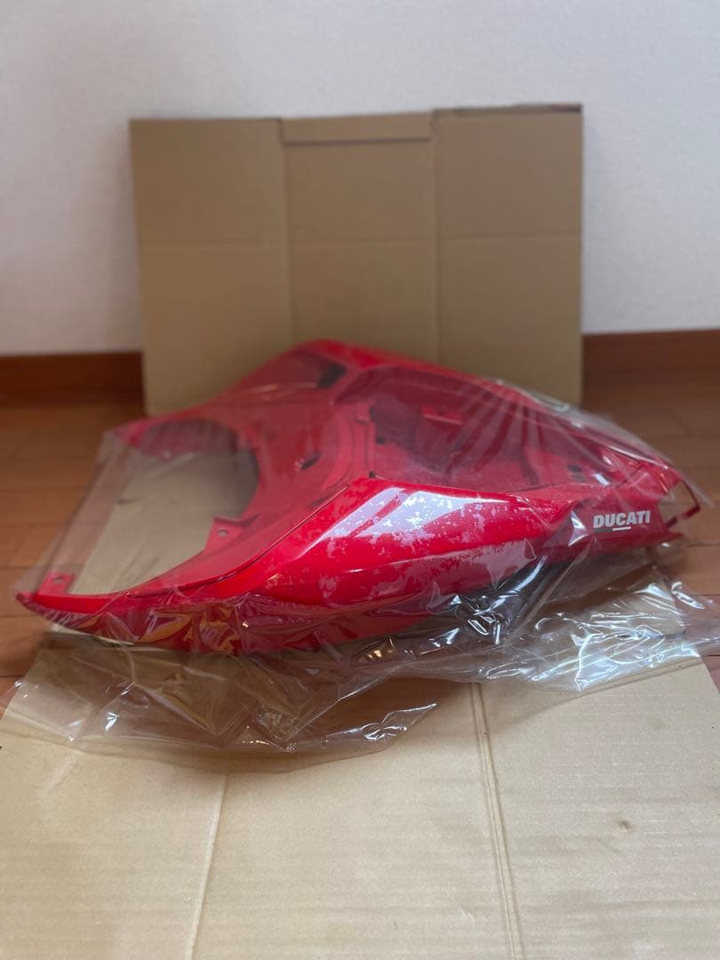 1198シートカウル 激レア新品　848 1098にも 割れ無! ドゥカティ 848 1098 1198 純正シングルシートカウル