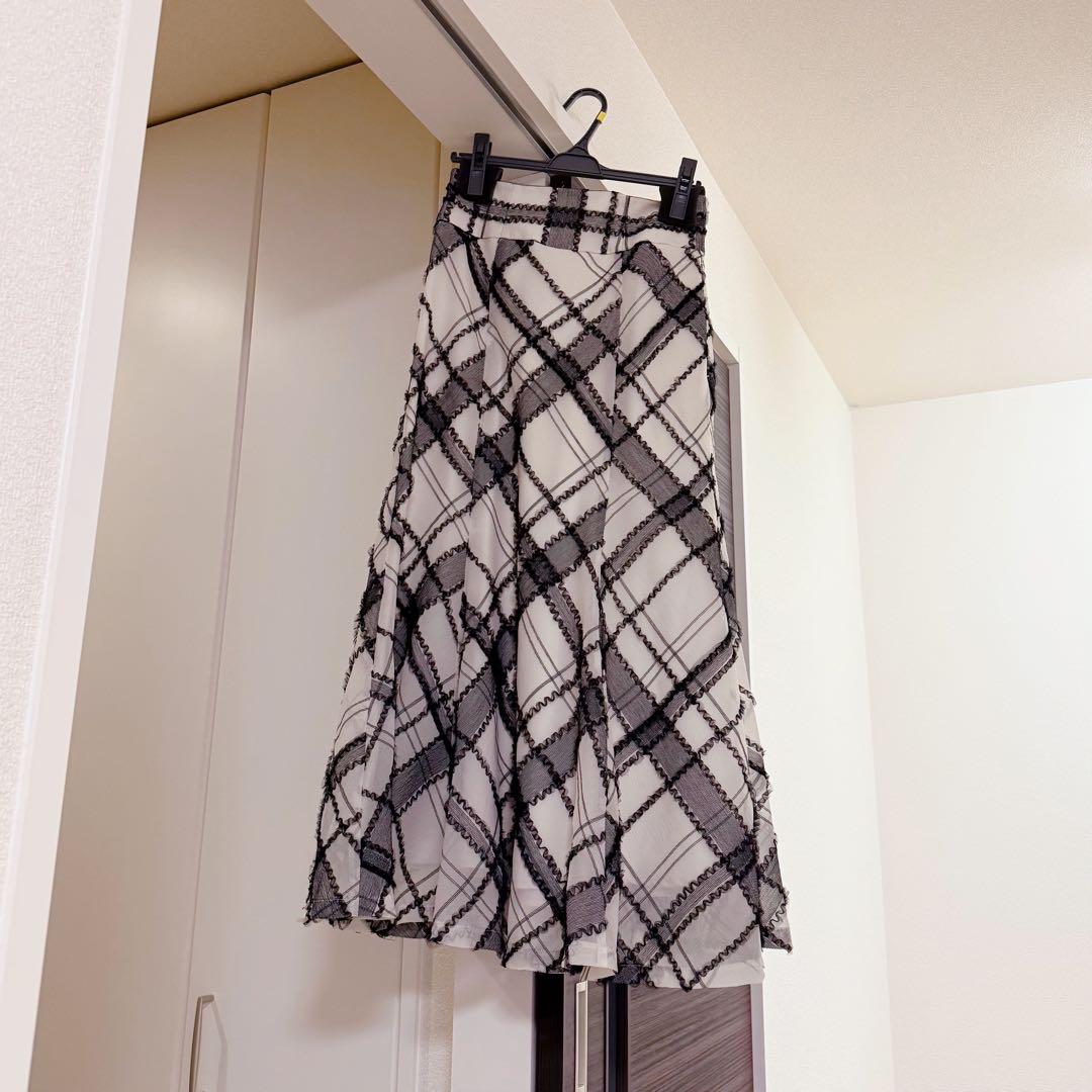 新品タグ付き】Mystrada チュールチェック刺繍スカート（ブラック