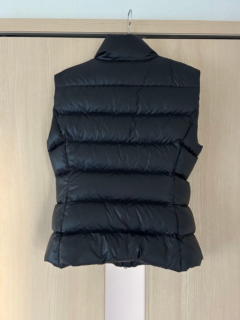 最終価格☆新品☆PRADA ダウン ベスト - メルカリ