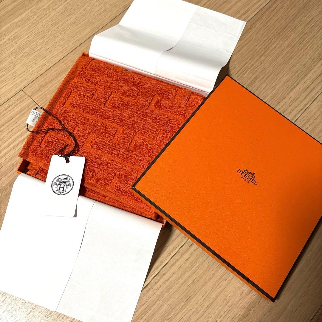 Hermès エルメス　オレンジ タオルハンカチ 正規店入荷】【名入れ代込】【ラッピング代込】HERMES エルメス カレ
