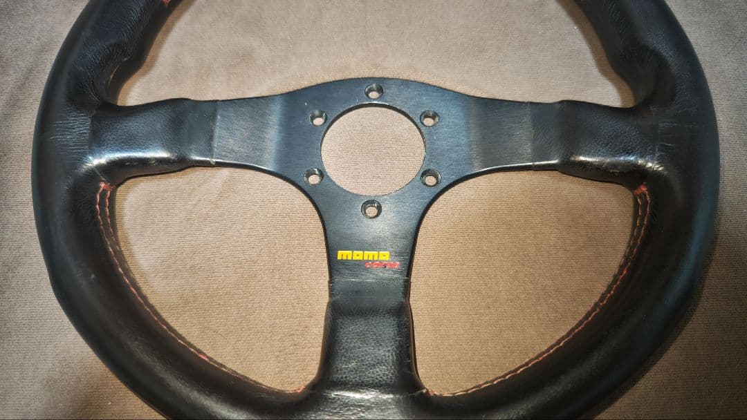 MOMO小径ステアリングCORSE 3スポーク32Φ？