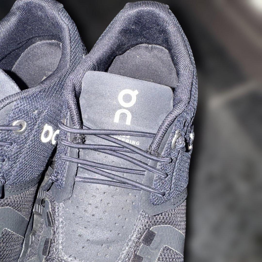 on Cloud 5 7.5 24.5cm ブラック 中古