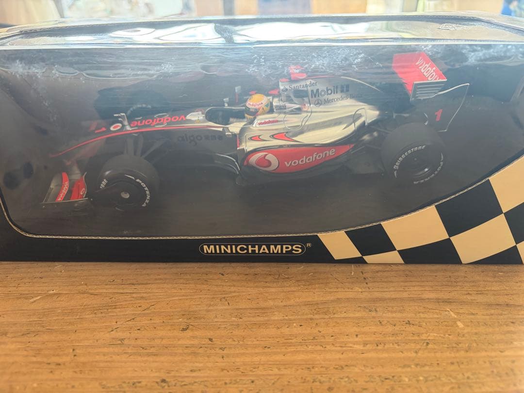F1モデルカー　McLaren ルイスハミルトン　1/18サイズ 初めて買ったF1モデル。ルイス・ハミルトンのマクラーレン・メルセデス