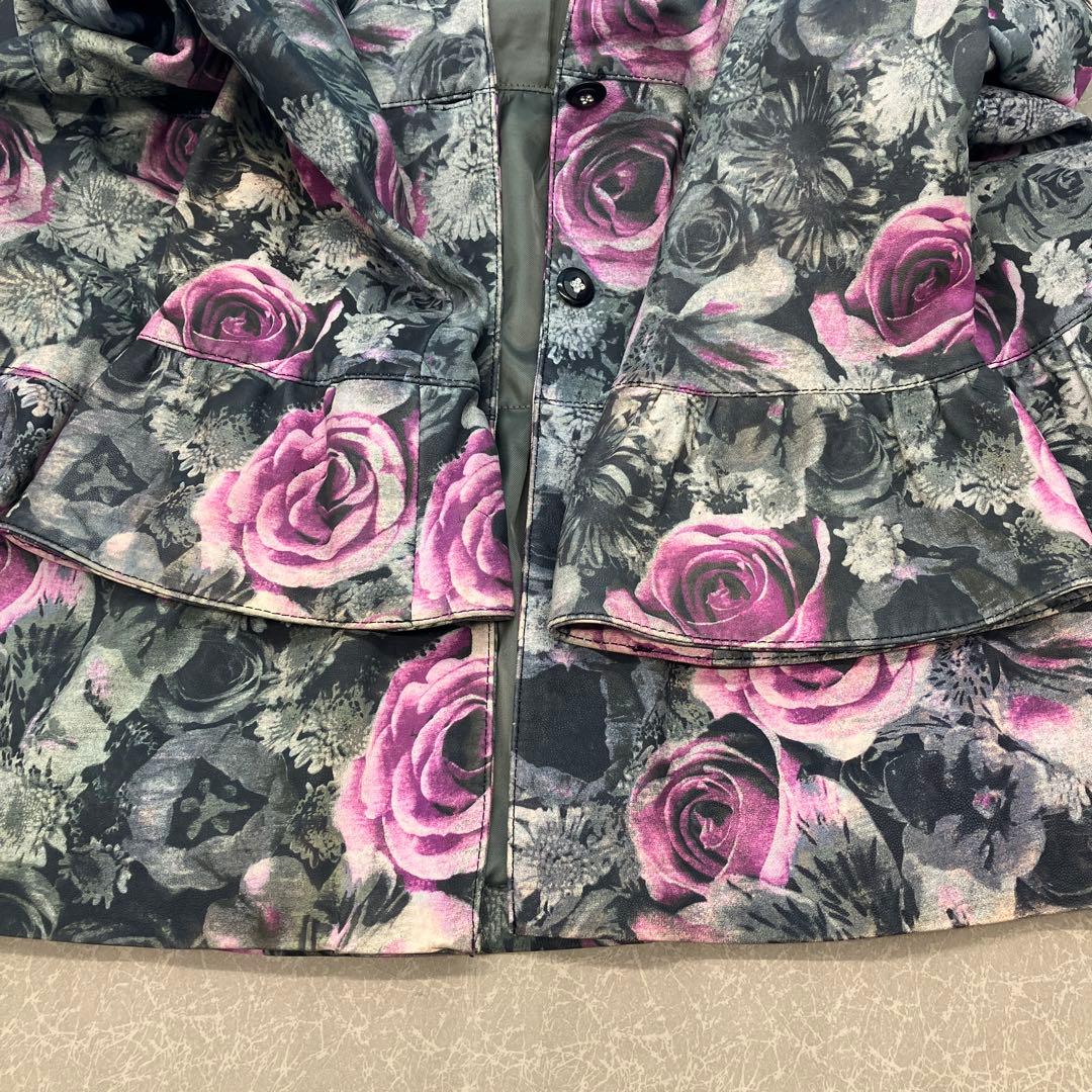 羊革 バラ柄ボタン付きコート グレー/ピンク ジャケット フレア 薔薇の