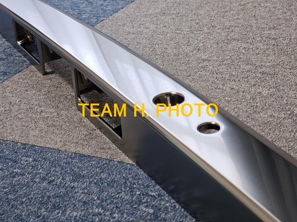 200系ハイエース ダークプライムS 純正バックドアガーニッシュ サテン