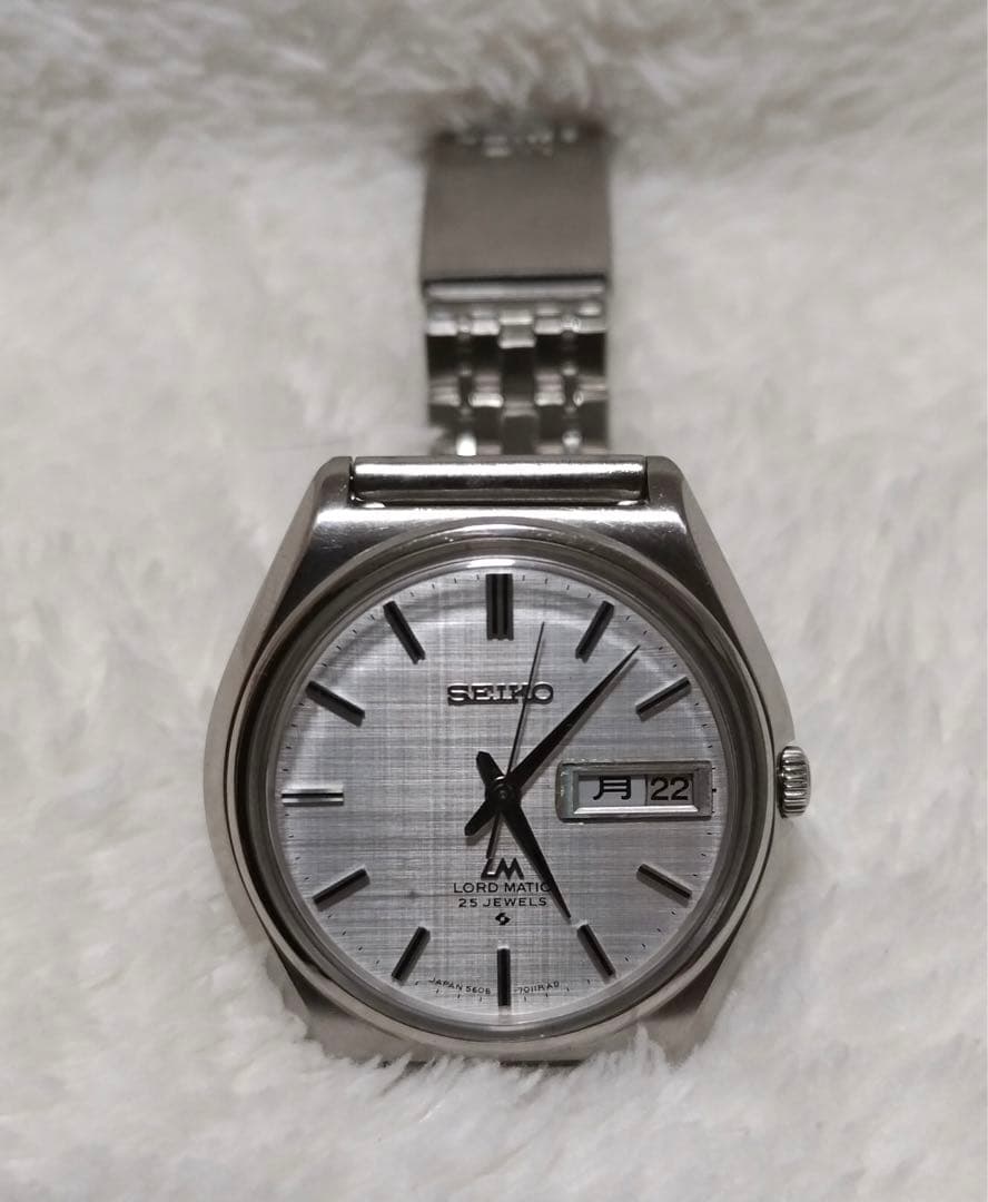 A.D.M.J. スワロフスキーカードケースレザー 名刺入れ アイボリー 蜂