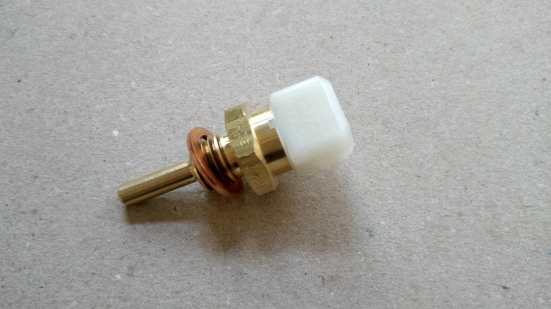 DR30(FJ20E.ET)スカイライン 純正ECU水温センサー 未使用新品 - メルカリ