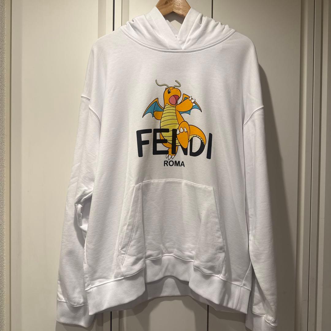 FENDI フェンディ　ポケモン　フラグメント　カイリュー　fragment フェンディ」がフラグメントやポケモンとタッグ カイリューをあしらっ