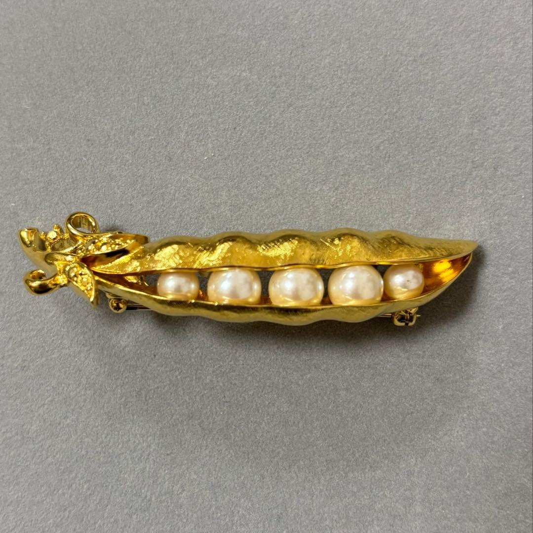 トリファリ Trifari えんどう豆 ヴィンテージ ブローチ - メルカリ