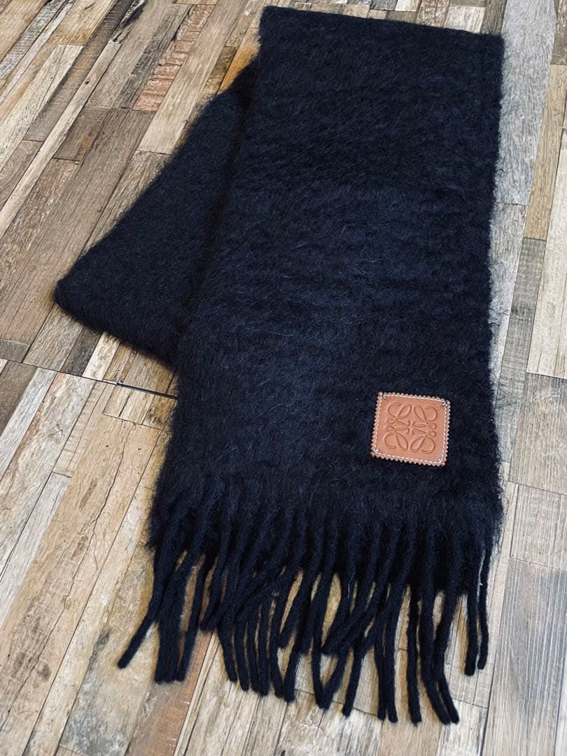 「LOEWE」 Black モヘア✖ウール レザーロゴパッチ マフラー 正規品 LOEWE (ロエベ) モヘア＆ウール レザーパッチ マフラー LELF655254X01