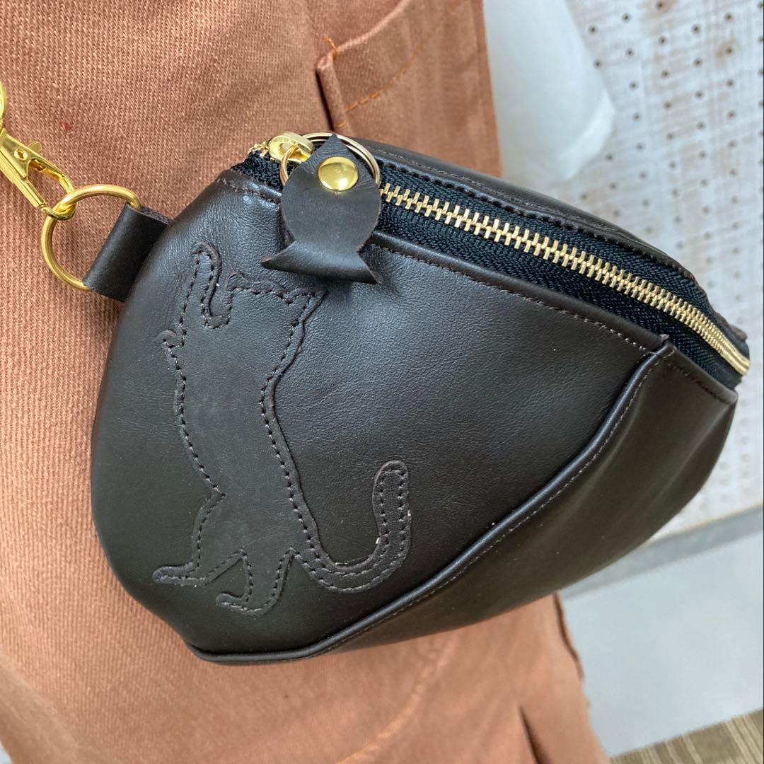 本革ハンドメイド　ボディーバッグ　シルエット猫　魚チャーム　フルオーダー専用 b099fb06c25885118ada765b1f1dbd