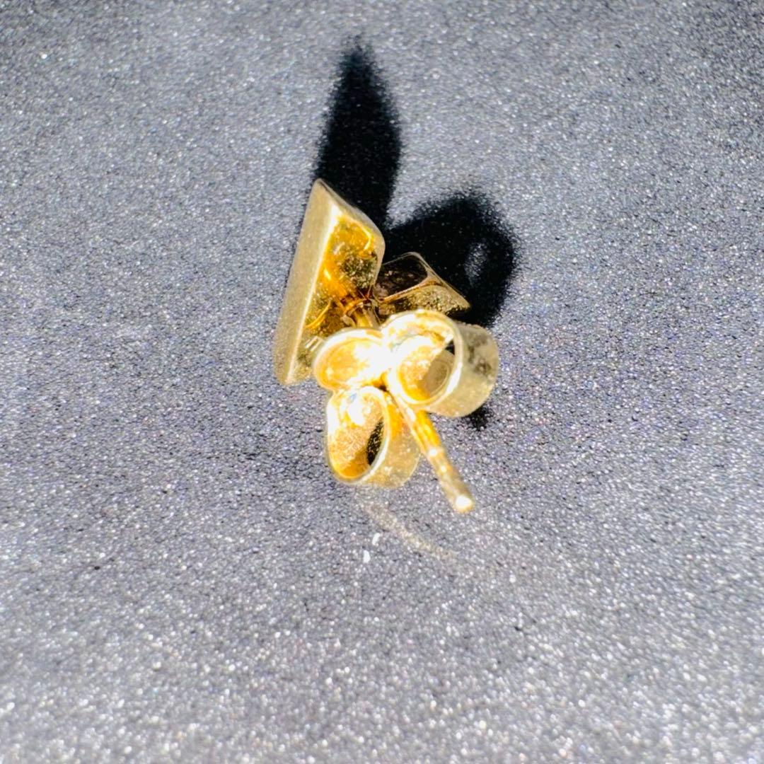 ルイ・ヴィトン エセンシャルV ピアス K18YG 片耳 希少 国内発送】LOUIS VUITTON エセンシャル V ピアス 大人気 (Louis