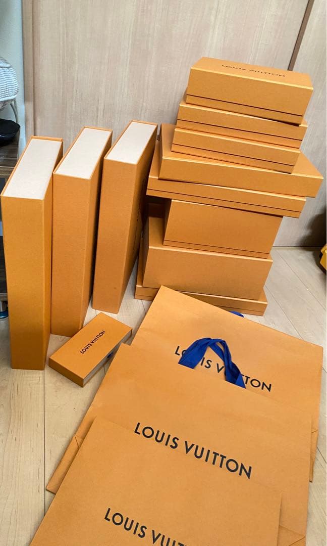 ルイヴィトン　ショップ袋&箱　15点セット LOUIS VUITTON（ショップ袋）のフリマアイテム一覧