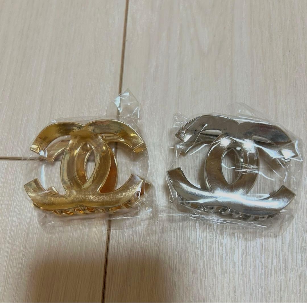 シャネルCHANEL ココマークヘアクリップ2個セット ノベルティ - メルカリ