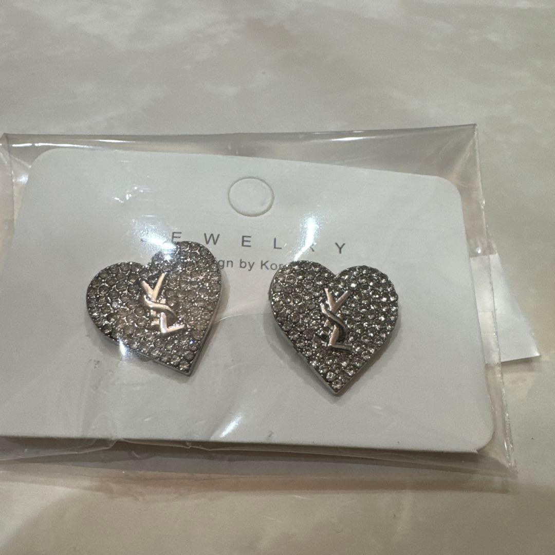 イブ・サンローラン ロゴ ハートピアス ノベルティ - メルカリ