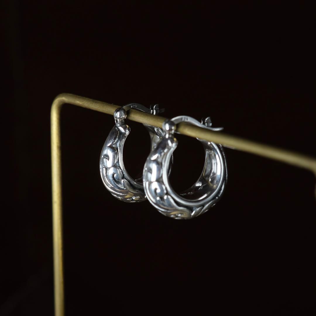 シルバー925 silver 唐草彫りフープピアス/軽研磨仕上げ/両耳 ピアス フープピアス メンズ シルバー 片耳用 唐草 彫り リングピアス