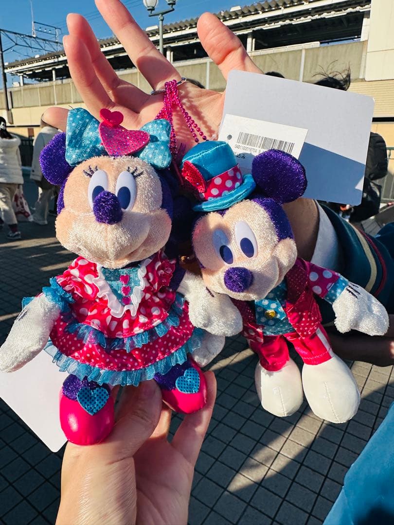 東京ディズニー ミッキー　ミニー　ぬいぐるみバッジ　ディズニー　パルパルーザ ディズニー ミニパル パルパルーザ ぬいば ぬいぐるみバッジ ミニー