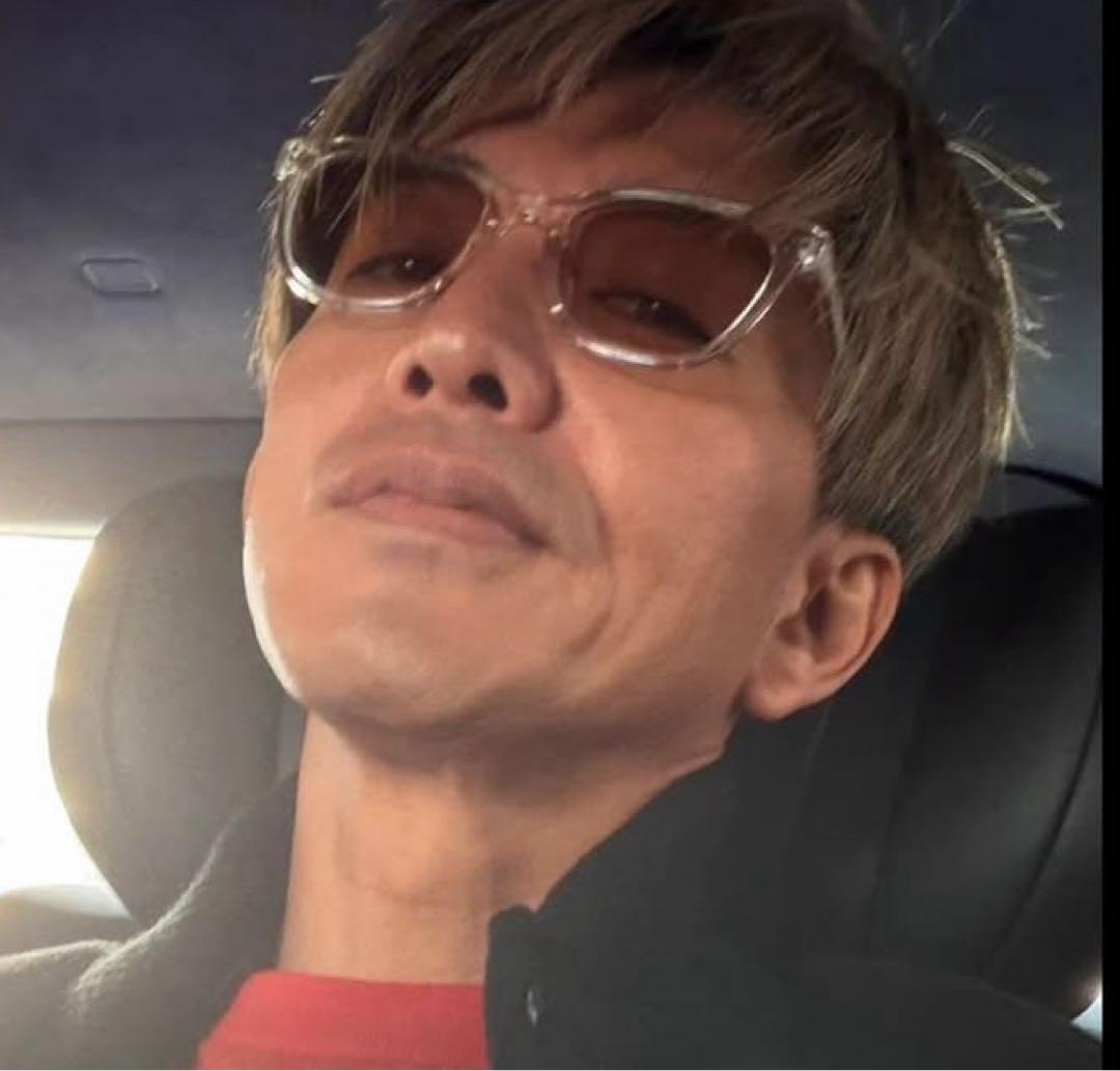 話題沸騰！異例の人気！木村拓哉 owndaysサングラス クリアグレー