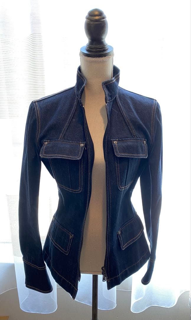 ダークデニムジャケット フィット感あり　イヴ・サンローラン　FR42サイズ ダークデニムジャケット フィット感あり イヴ・サンローラン FR42