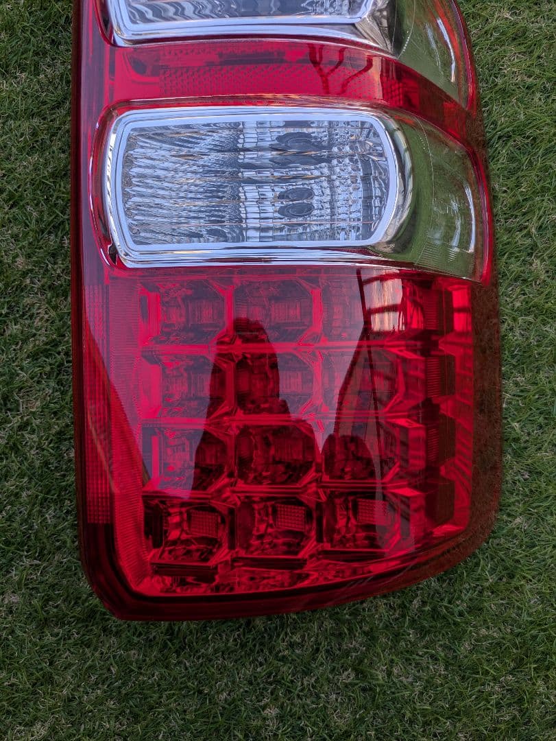 ノア70純正テールランプ （右側のみ） （右側のみ） ノア70純正