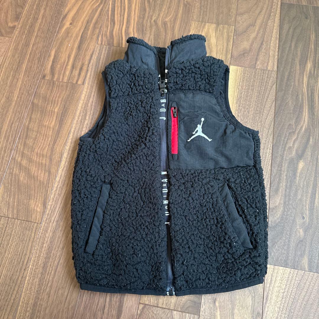 Jordan ブラック ダウンベスト 110-116cm - メルカリ