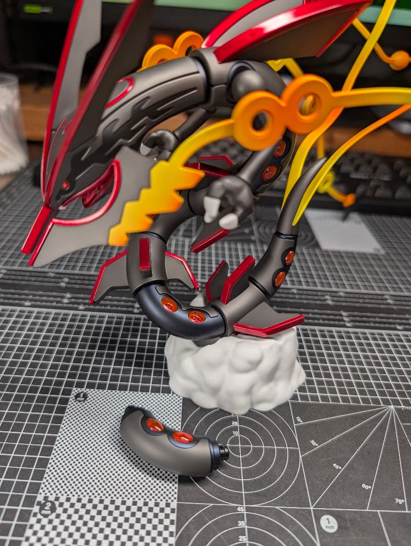 黒いメガレックウザ 全塗装 完成品 ポケプラ - メルカリ