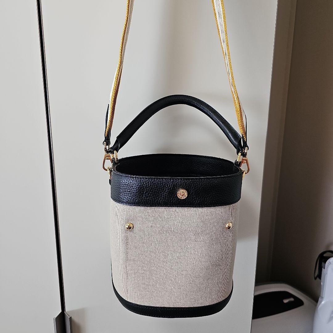 ADMJバケツ型トートバッグ ベージュと黒 本革風バケツ型トートバッグ｜展開／アイボリー／ブラック – DARK ANGEL