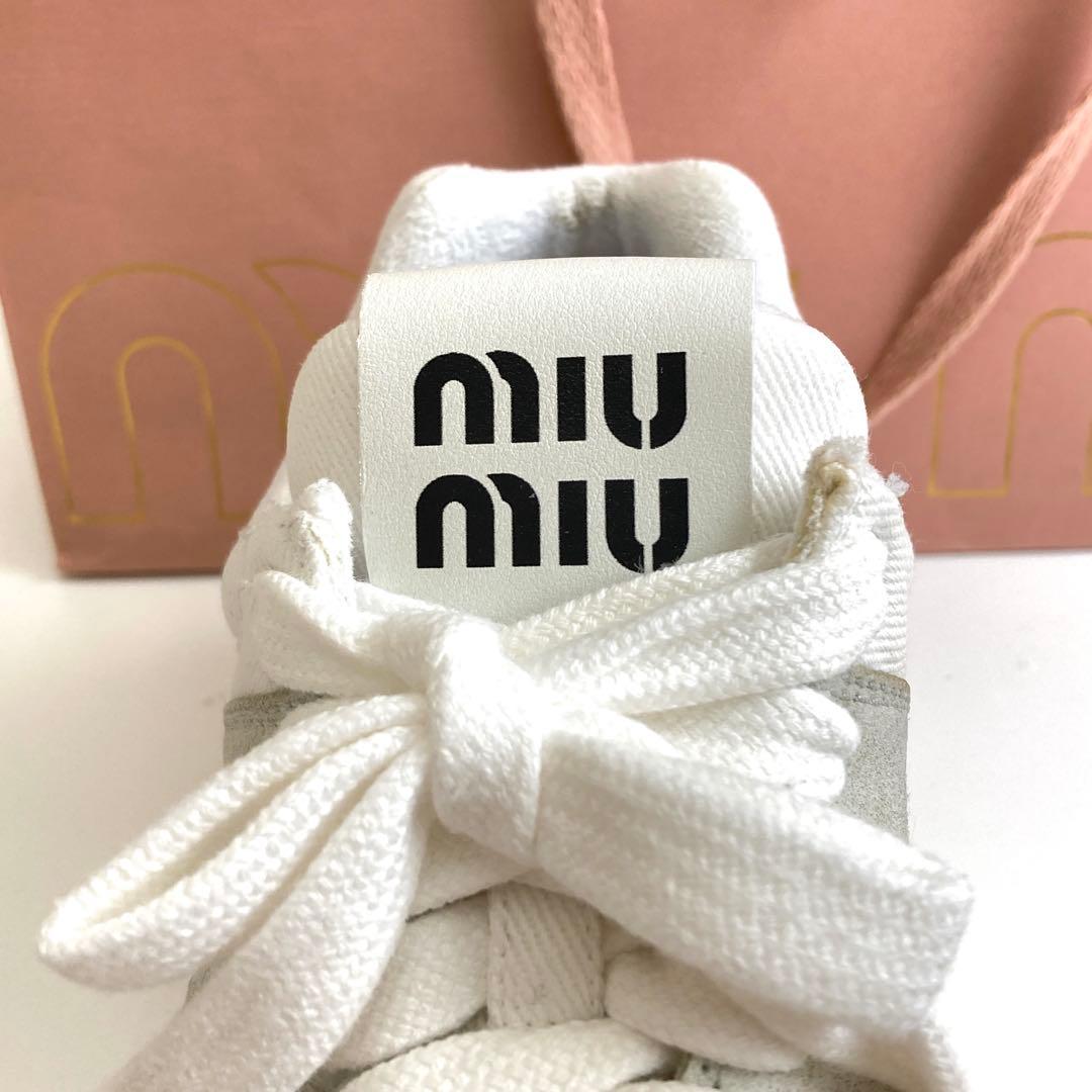 グ*ン様 miumiu ホワイト スニーカー キャンバス×スエード 靴 ニューバ