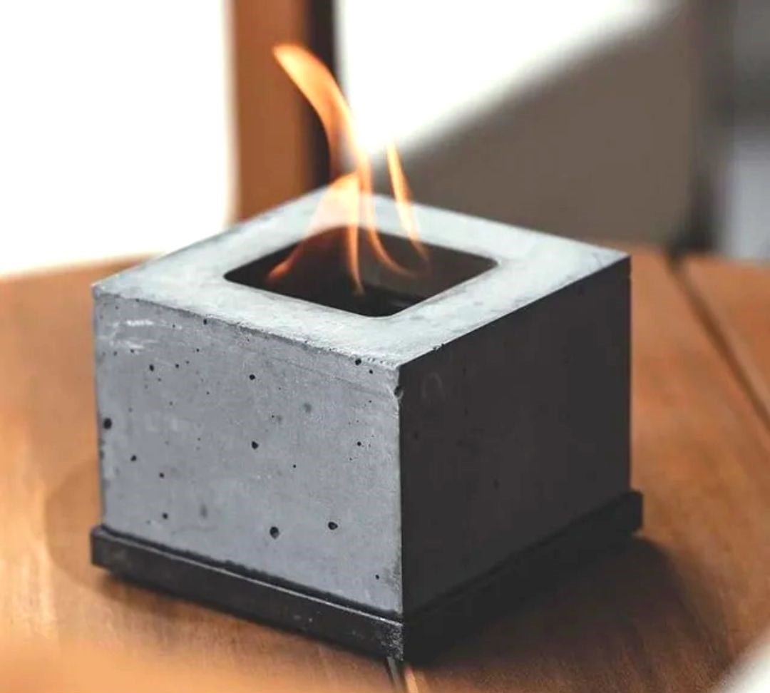 お家で今すぐ焚き火気分。室内で使えるコンパクト焚火台で「炎と暮らす