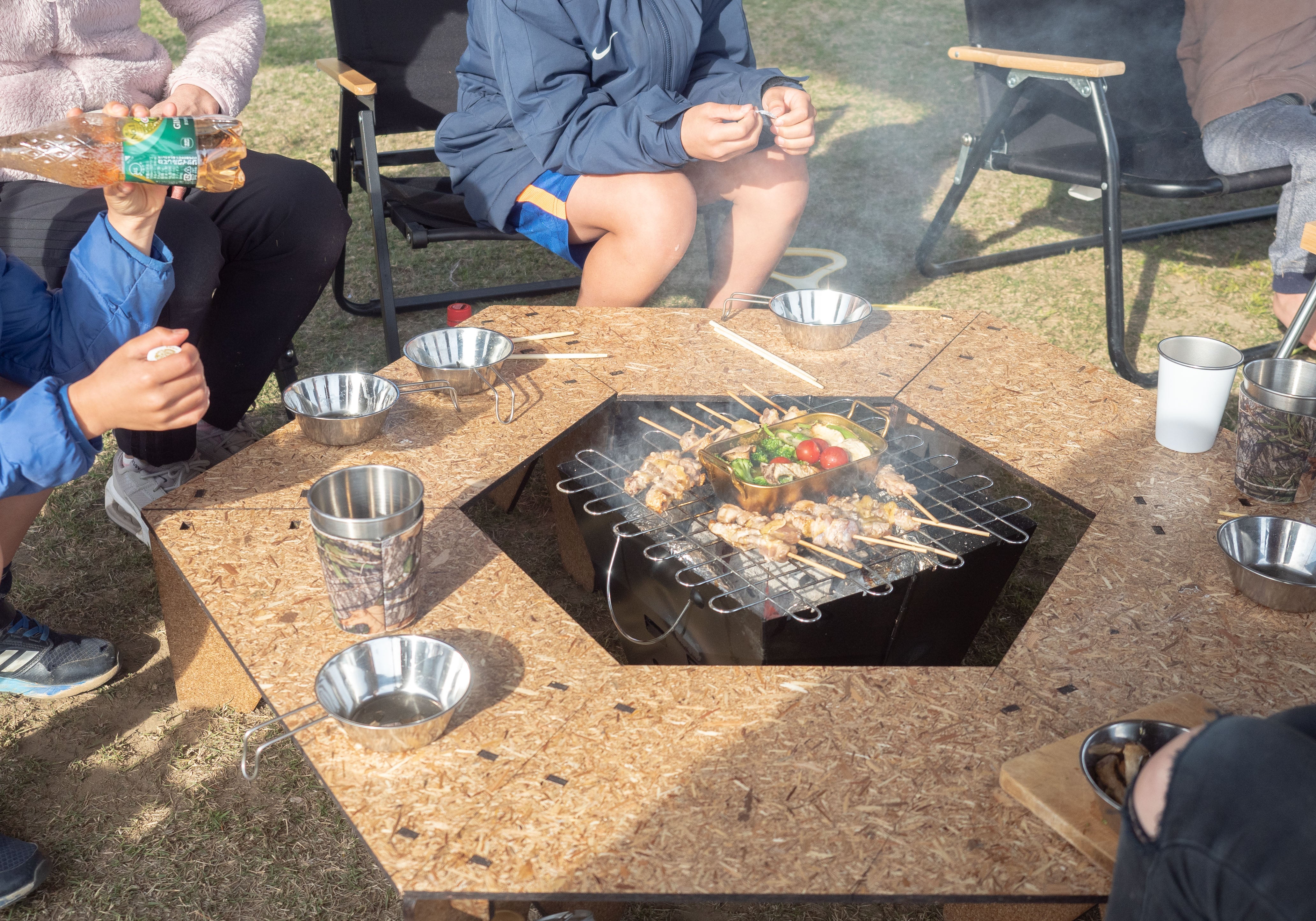 軽くて利便性抜群！今すぐBBQで使いたくなるおしゃれなヘキサテーブル