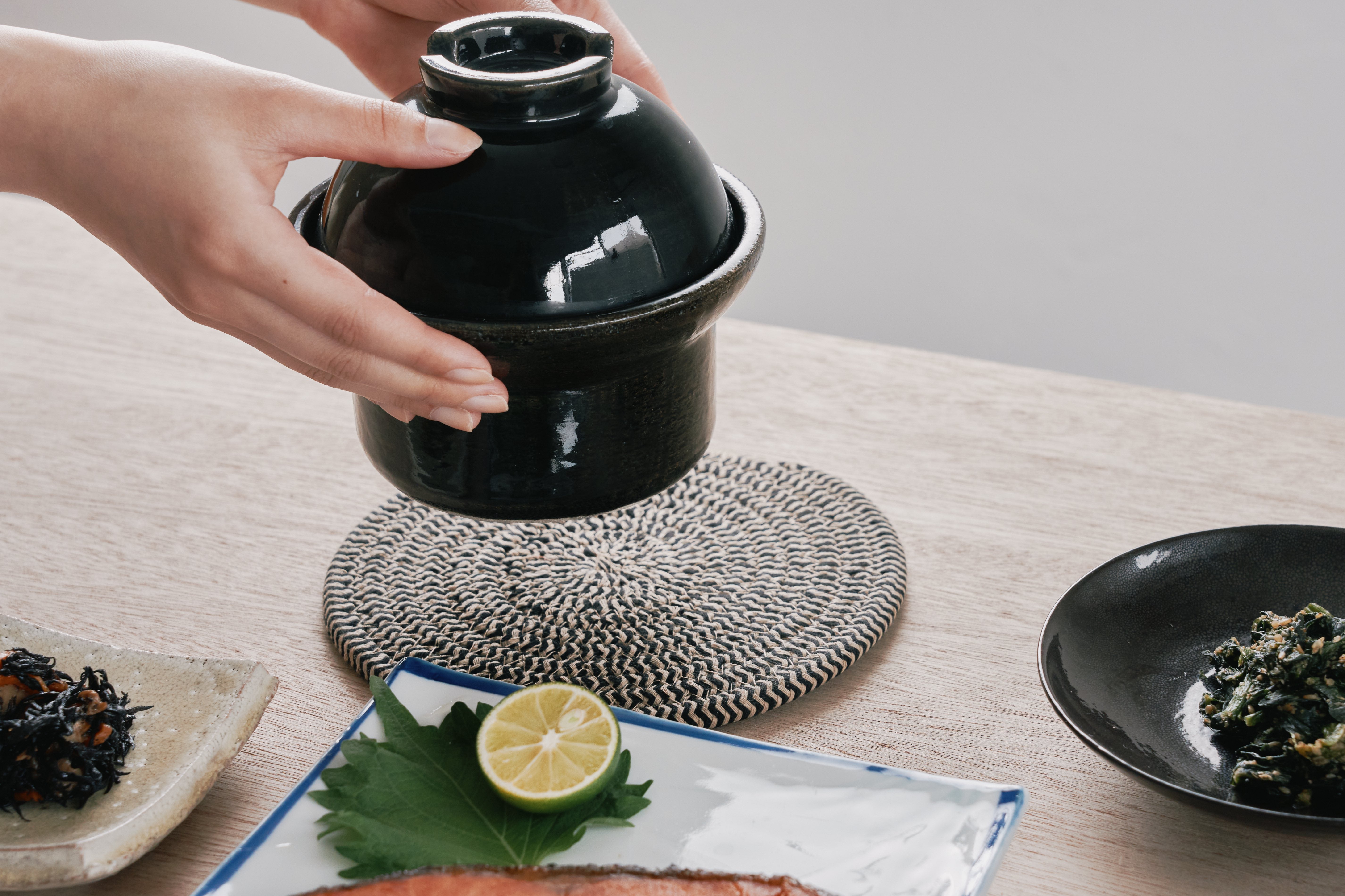 まるで料亭の炊き立てごはん！0.5合炊きミニサイズの土鍋で実現する