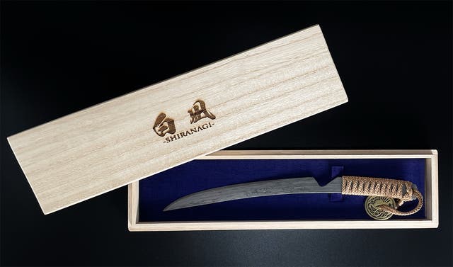 刀身の肌目に心高ぶる。刀鍛冶の魂籠る、紙も切れる日本刀のような芸術