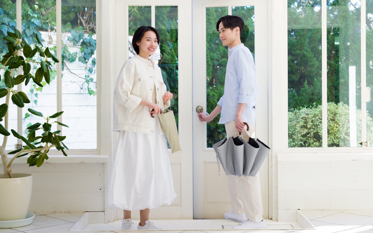 最高水準の日傘 COKAGE+ からワンタッチで開くユニセックスデザインが