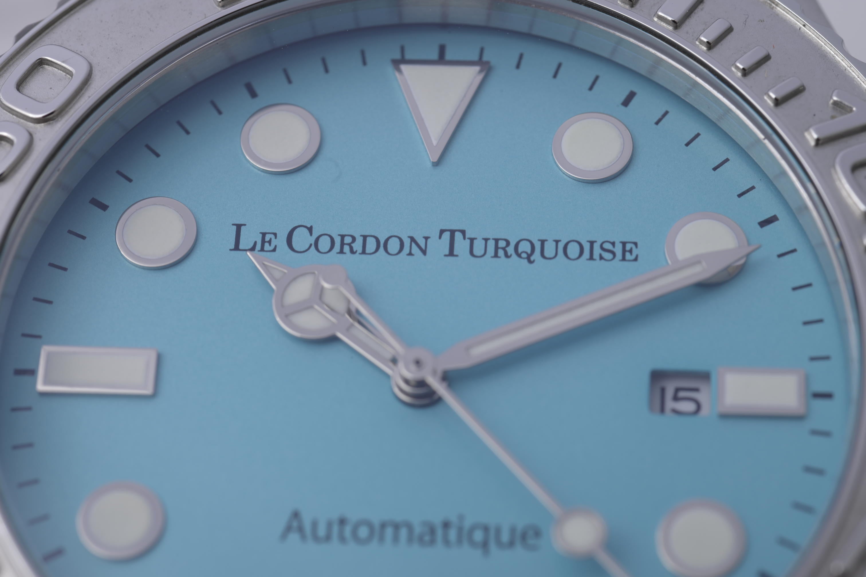 220個限定】大人の腕元にふさわしいアイスブルーのラグジュアリー