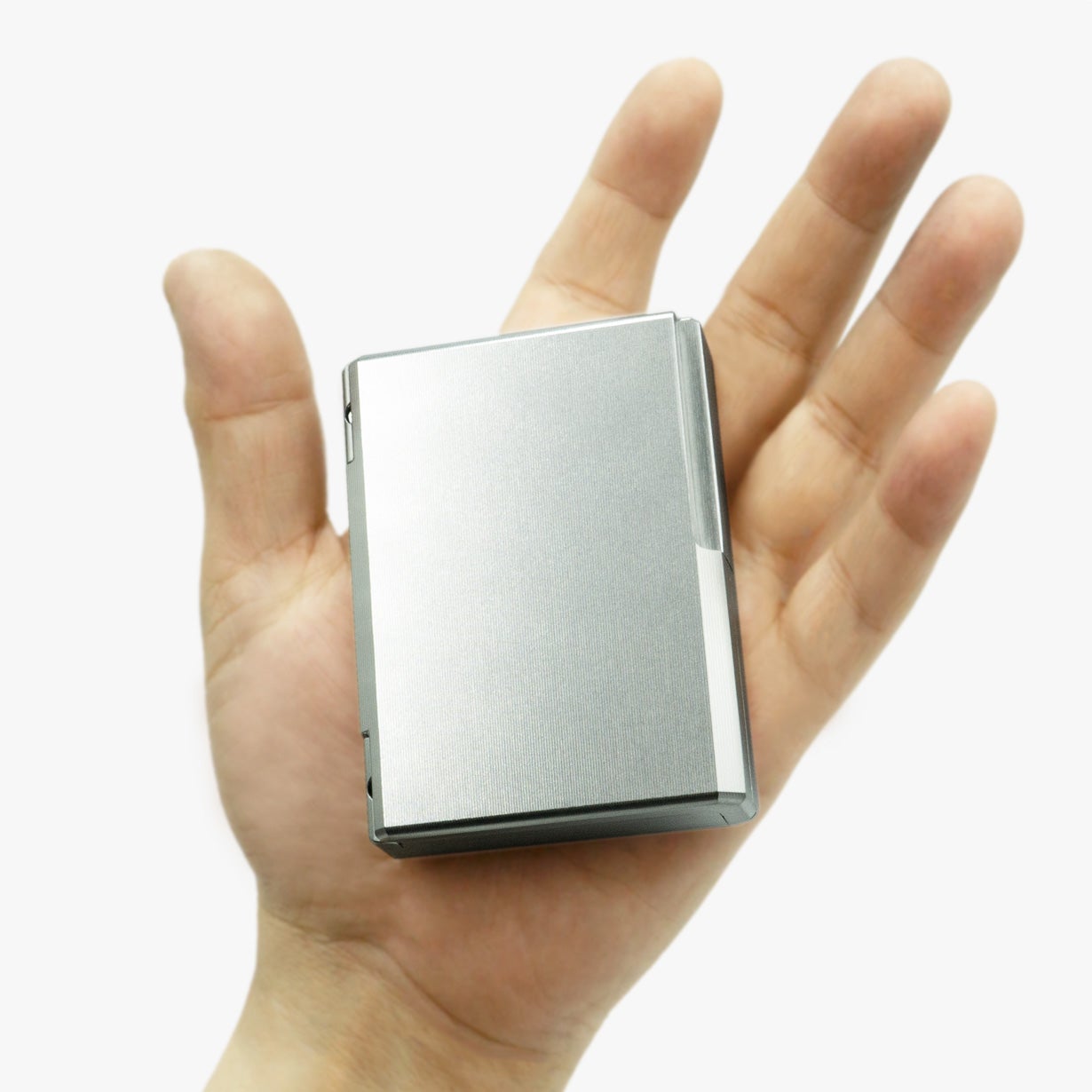 航空機素材のミニメタルウォレット。カードサイズでカードもコインも