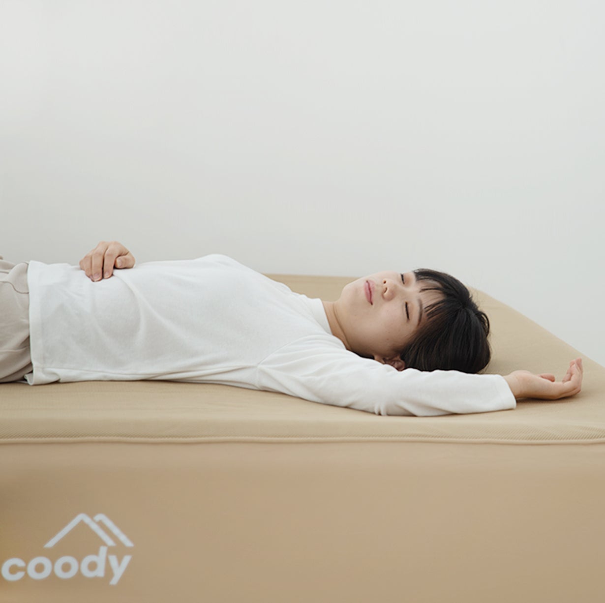 キャンプの眠りをグランピングに！coody最新エアベッド「AIRBLOCK