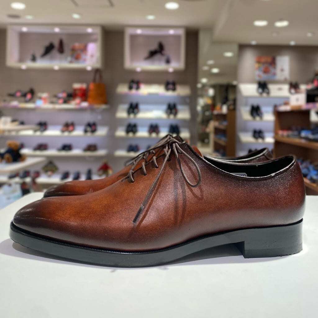 品のあるカッコイイ『ホールカット』 | 靴のリーガルコーポレーション