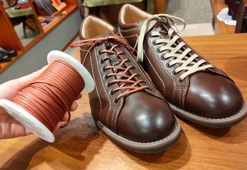 実は大反響でした…スーツで履けるモンキーシューズ | 靴のリーガル