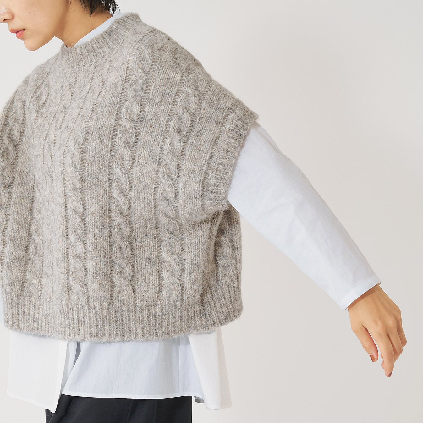 エアーアルパカ ケーブル編みベスト | ニット - STAMPS ONLINE STORE